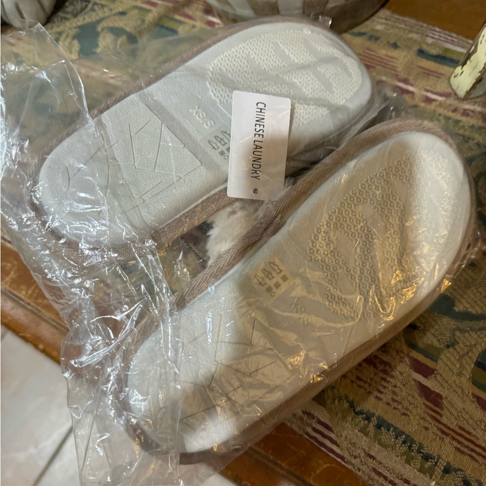 Chinese laundry slippers - Picture 2 of 5